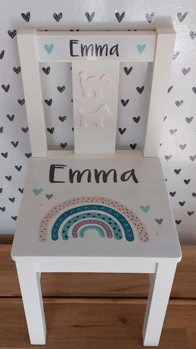 Stoeltje met naam en Regenboog
