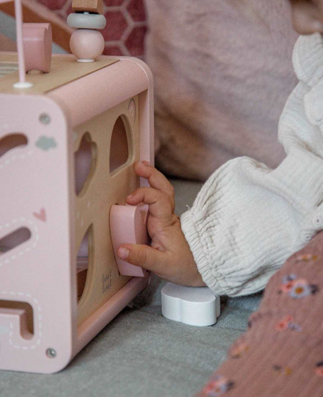 ''Label Label'' houten activiteitenkubus roze (met naam)