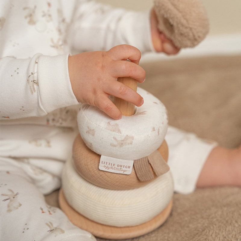 Little Dutch ''Little Farm'' tuimelstapelaar baby bunny (met naam)
