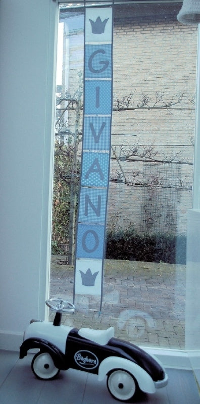Verticale naamslinger jongen