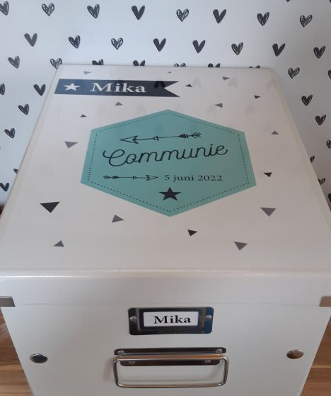 Communiedoos met naam en ''zeshoek'' jongen