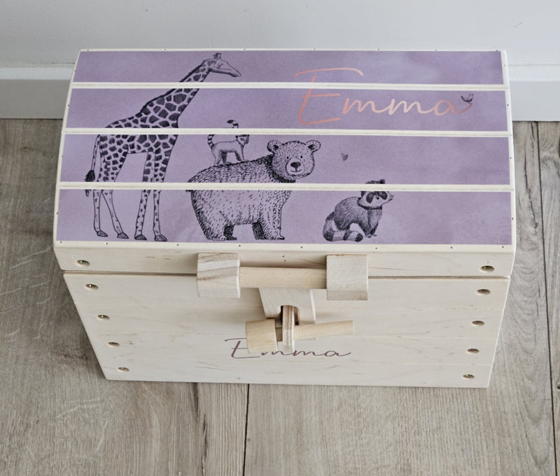 Houten opbergkist met geboortekaartje