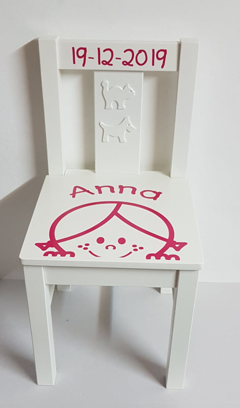 Stoeltje met naam en Meisjeshoofdje