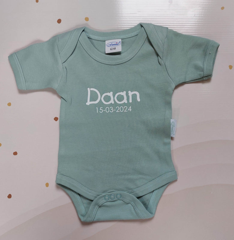 Rompertje met naam maat 62-68 / stonegreen