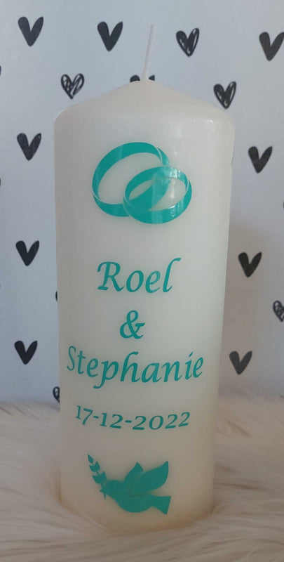 Huwelijkskaars met namen *Ringen en Duif*