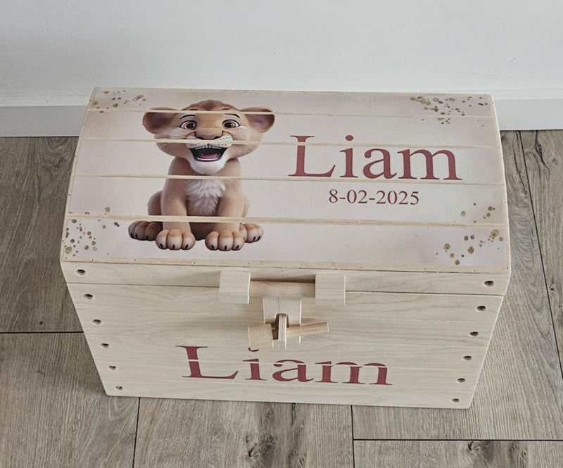 Naturel houten speelgoedkist met naam 'Schattig Leeuwtje' beige