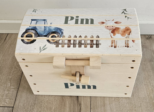 Naturel houten speelgoedkist met naam 'de Boerderij'