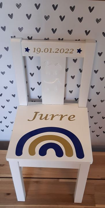 Stoeltje met naam en Regenboog Basic