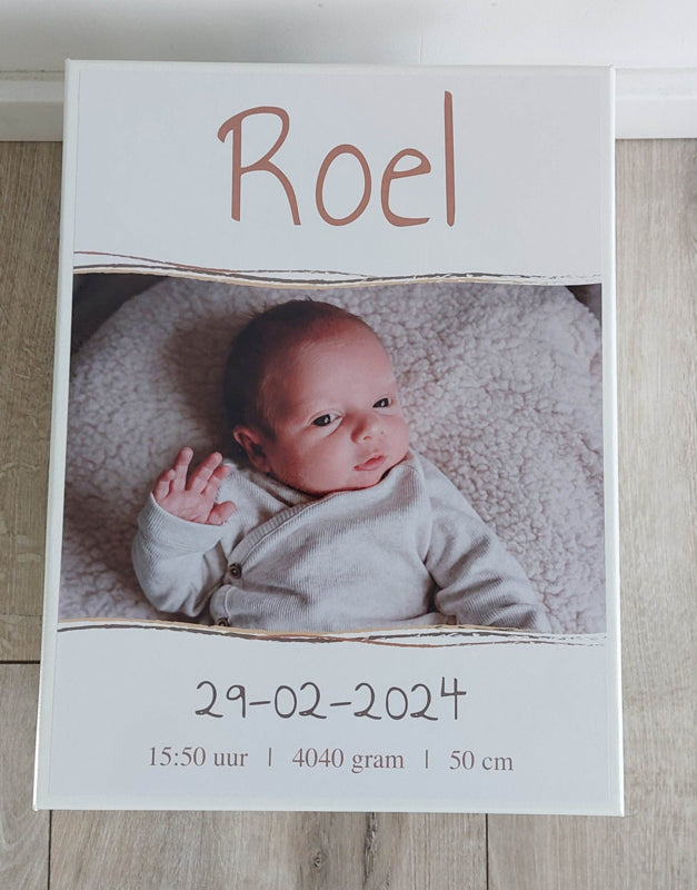 Houten herinneringskist met naam, foto en geboortegegevens-nougat