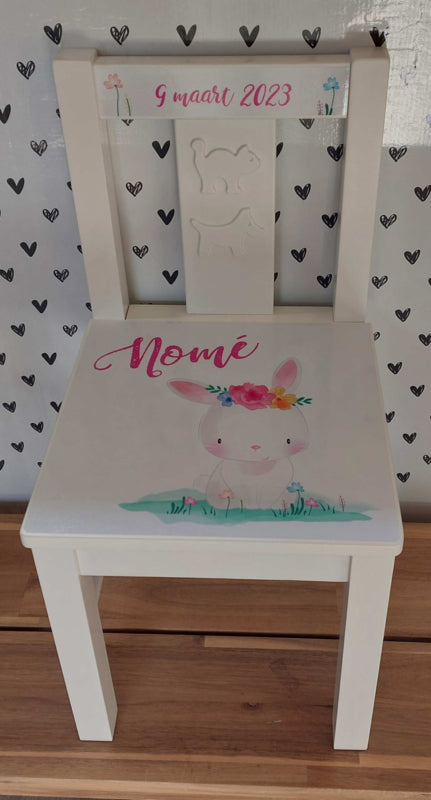 Stoeltje met naam en Schattig konijntje