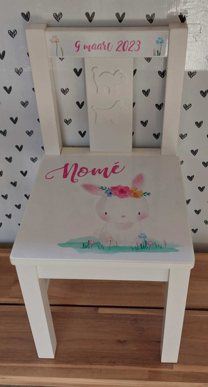 Stoeltje met naam en Schattig konijntje