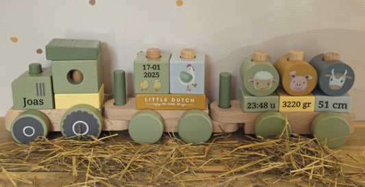 Little Dutch Little Farm blokkentrein traktor met geboortegegevens
