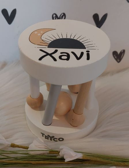 ''Tryco'' houten rollende rammelaar (met naam)