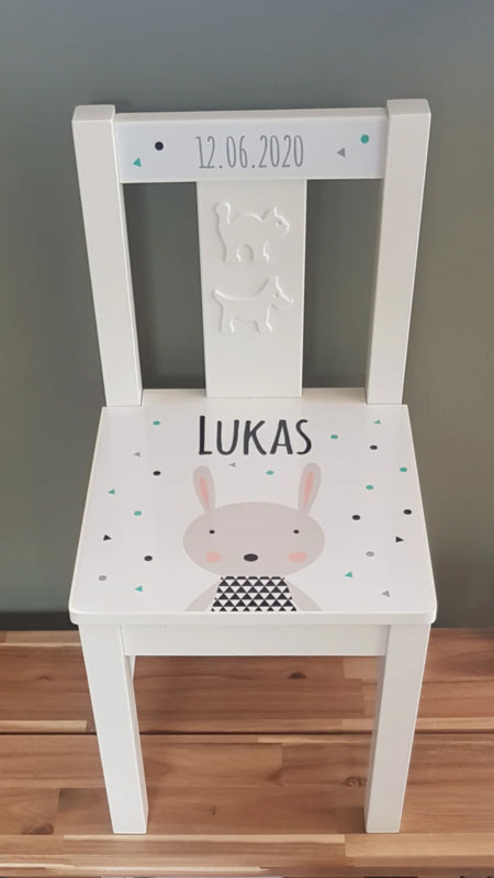 Stoeltje met naam en Konijntje jongen-meisje