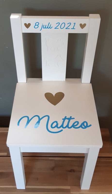 Stoeltje met naam en Hartje