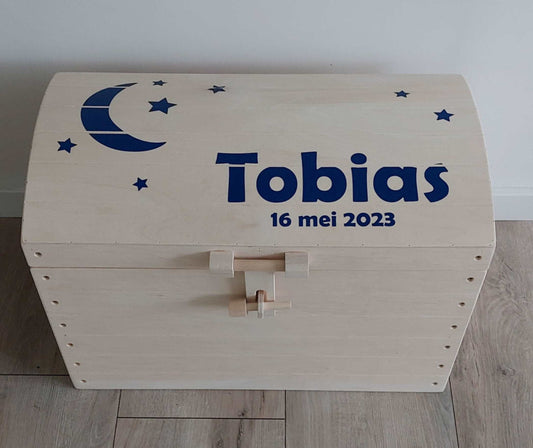 Naturel houten speelgoedkist met naam ''Maan en sterren''