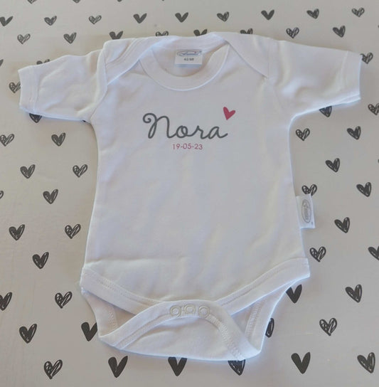 Rompertje  met naam  maat 62-68 / wit
