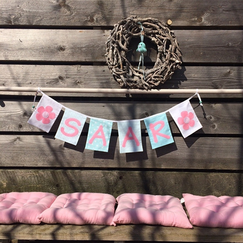 Vlaggetjes met naam meisje mint/roze