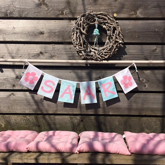 Vlaggetjes met naam meisje mint/roze