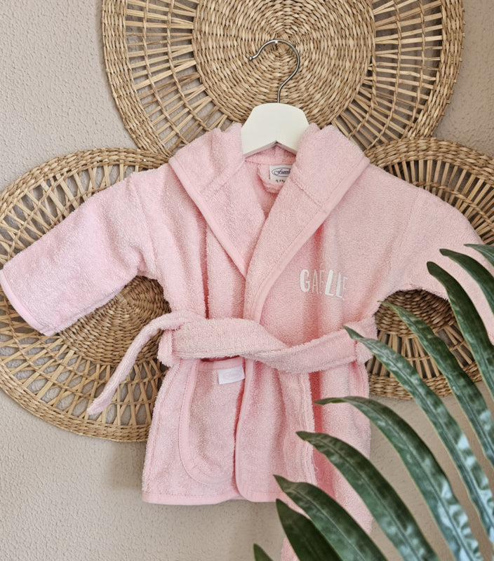Badjas met naam  'licht roze' 0-12 maanden