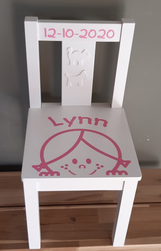 Stoeltje met naam en Meisjeshoofdje