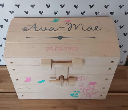 Naturel houten speelgoedkist met naam 'Wildflowers'