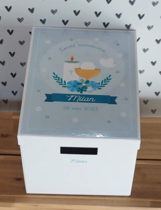 Communiedoos met naam ''kaars en kelk'' jongen