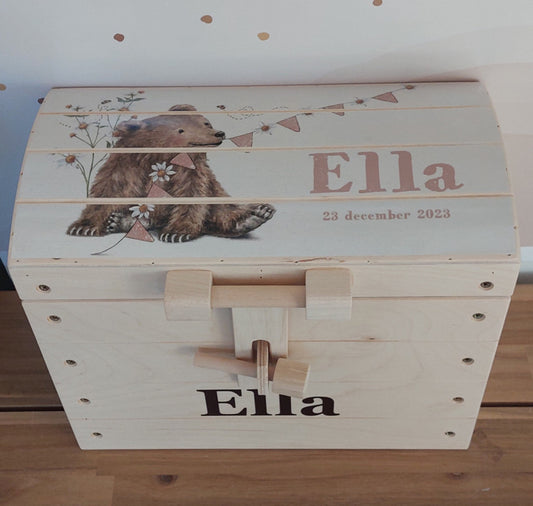 Houten opbergkist met geboortekaartje