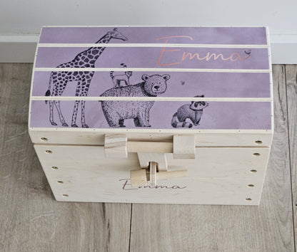 Houten opbergkist met geboortekaartje