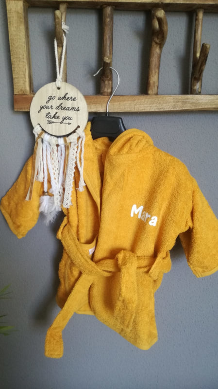 Badjas met naam  'oker'  0-12 maanden