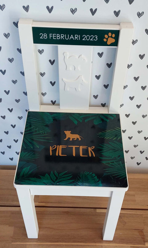 Stoeltje met naam en Jungle look