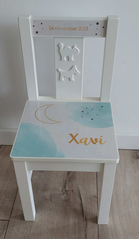 Stoeltje met naam en Maan aquarel blauw