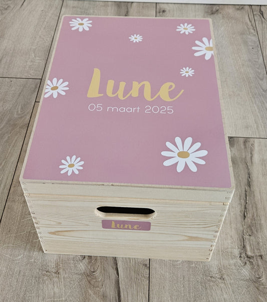 Houten herinneringskist met naam  Madeliefjes