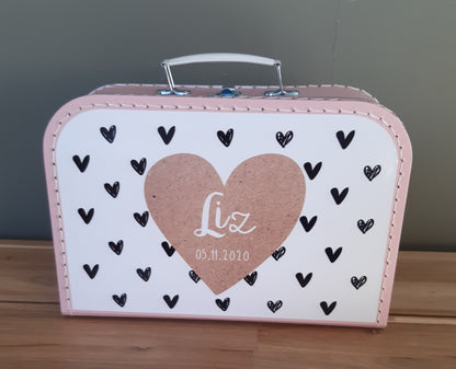 Koffertje met naam Hartjes kartonlook