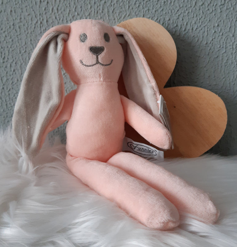 koffertje 'kleine Hartjes met naam en knuffelkonijn