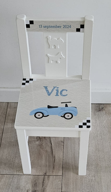 Stoeltje met naam en Spitfire